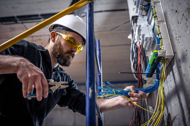 Best Licensed Electrician  in Eveleth, MN